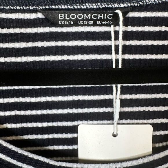 NWT BloomChic Plus Size Navy White Stripe Ribbed Tank Top Front Pocket - Size 1X - Picture 4 of 4